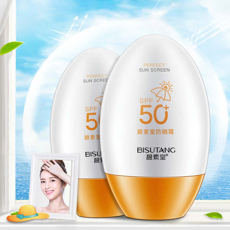 Two pcs of Bisutang SPF50 moisturizing sunscreen and a mirror with a smiling woman's face